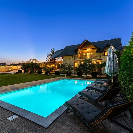 Orchard Villa 브라쇼브 외부 사진
